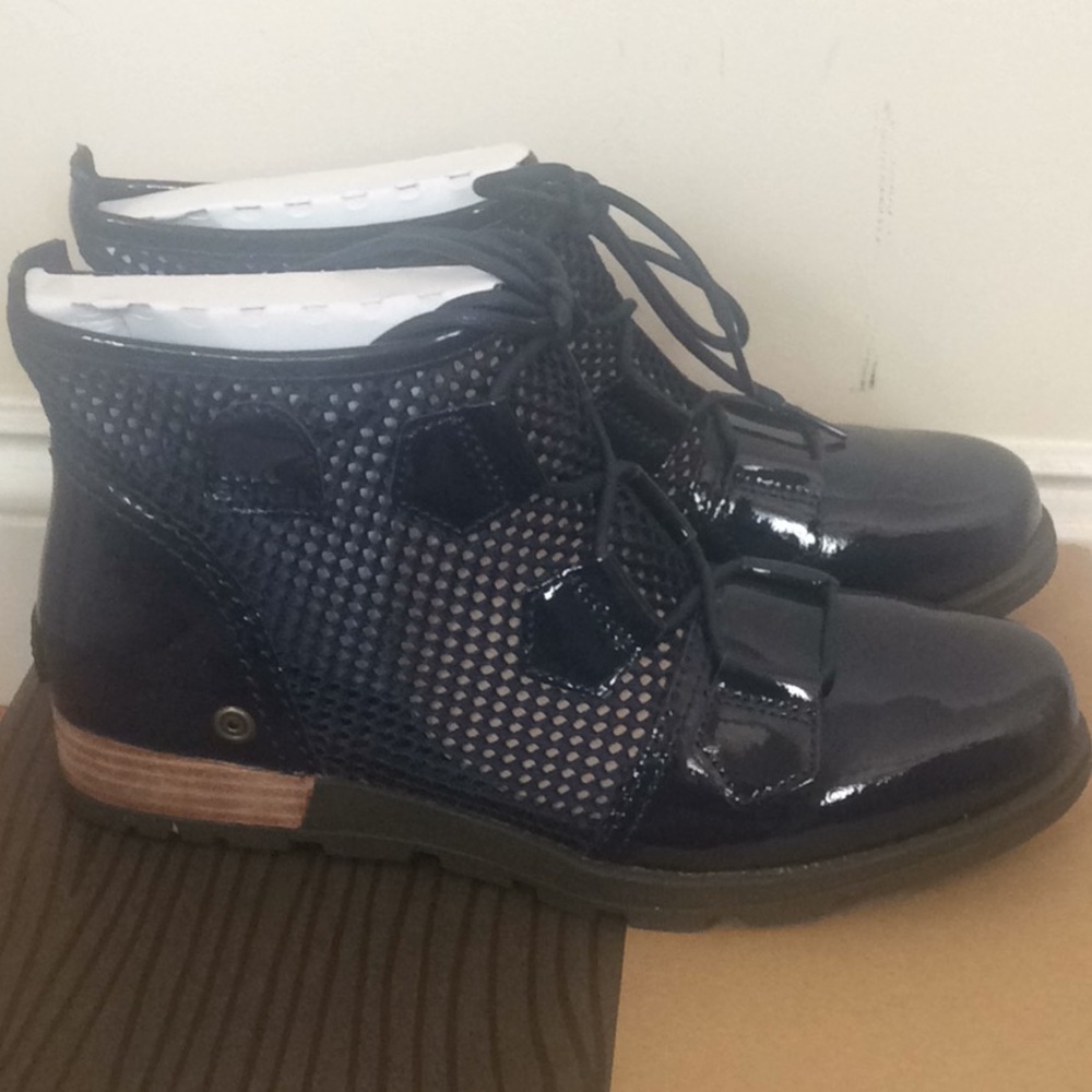 🆕 SOREL navy mesh boots- size 8 - Picture 4 of 8